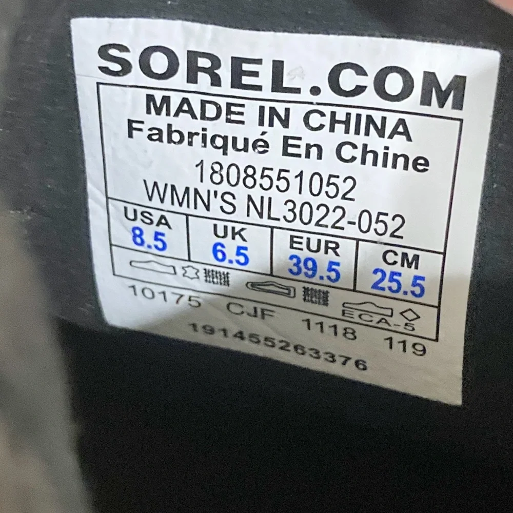 Sorel Joan Of Arctic Wedge II Chelsea Boots Booties Size 8.5 Dark Brown & Black